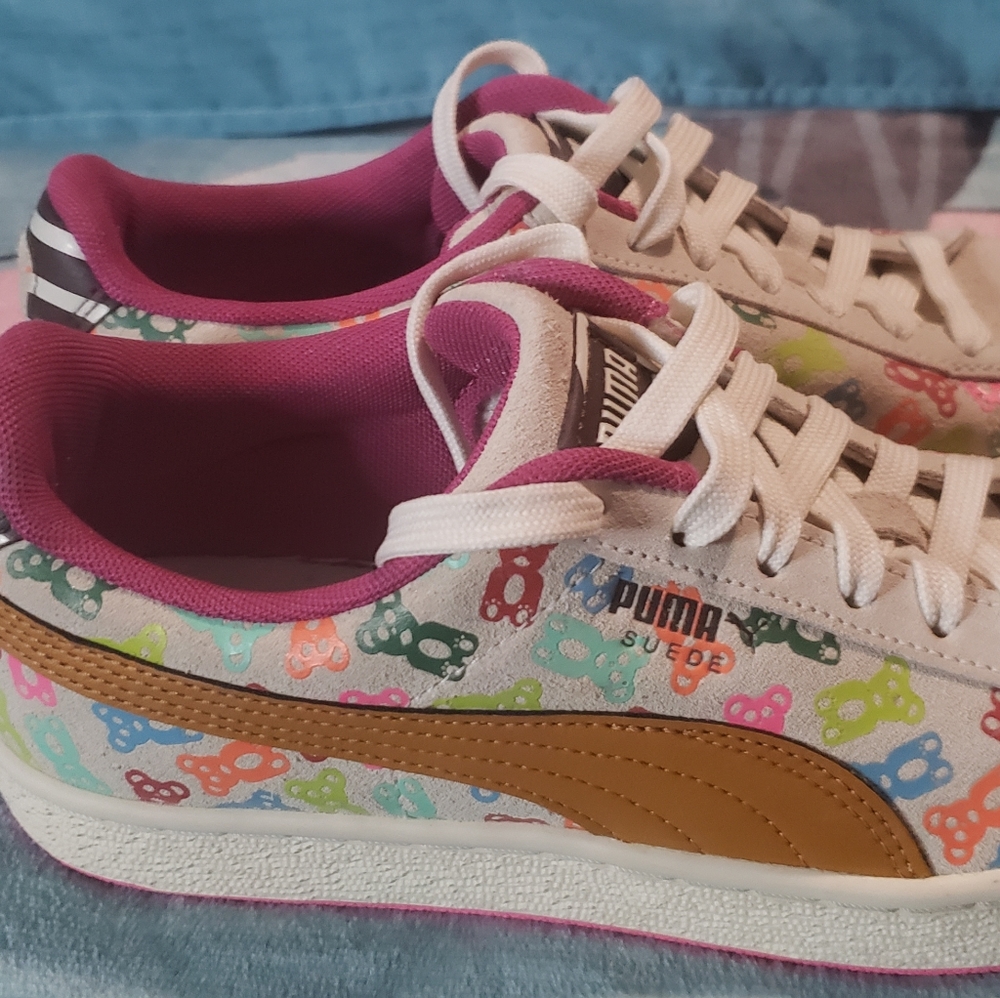 NWOT Puma Suede Gummy Bear shoes tan in color